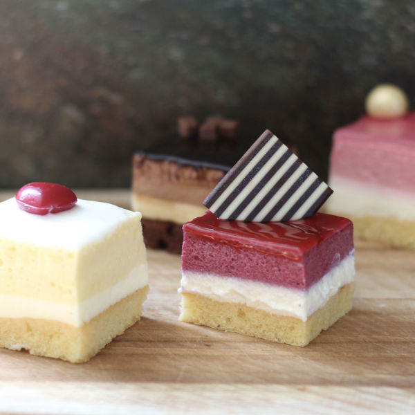 Afbeelding van Assorti van 4 petite fourformaat taartjes